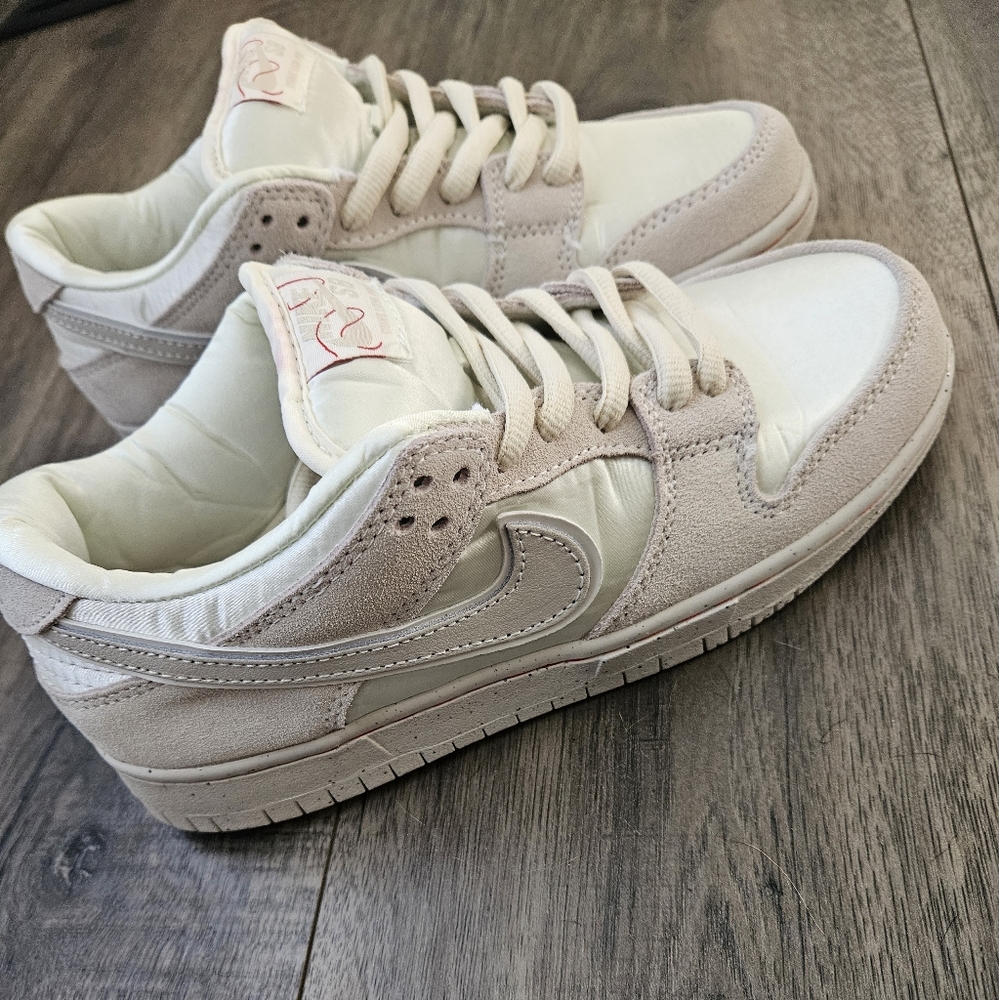 Nike low dunks size 8 women's beige/cream
